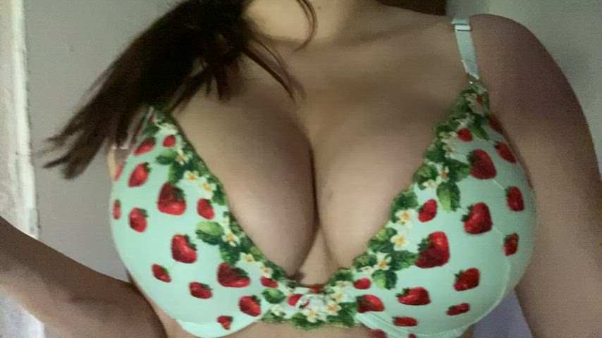 Cute new strawberry bra I got recently what do u think ?🍓