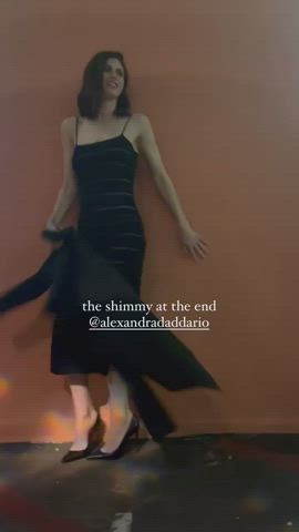 Alexandra Daddario Dancing Natural Tits clip