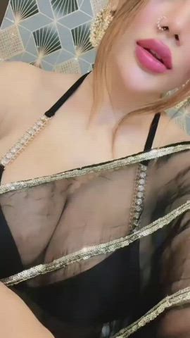 Big Tits Cleavage Indian clip