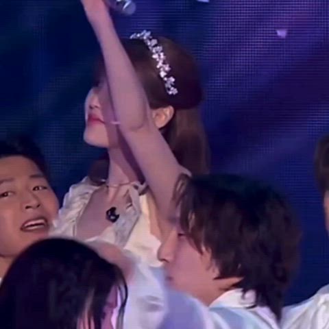 A rare glimpse at IU’s armpits 