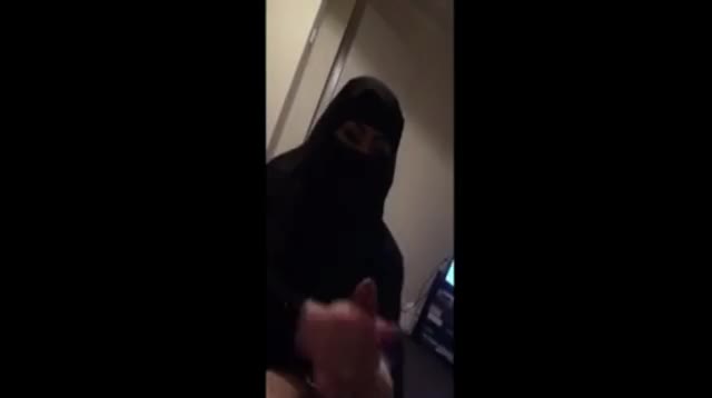 Real Muslim Amateur in Hijab Sucking Dick