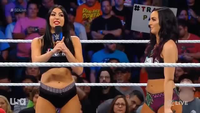 Billie Kay (Peyton Royce) vs Asuka (Naomi) WWE SmackDown Live Sept. 18, 2018