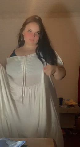 I can dress pretty and get very naughty ready to play with your cock and give me