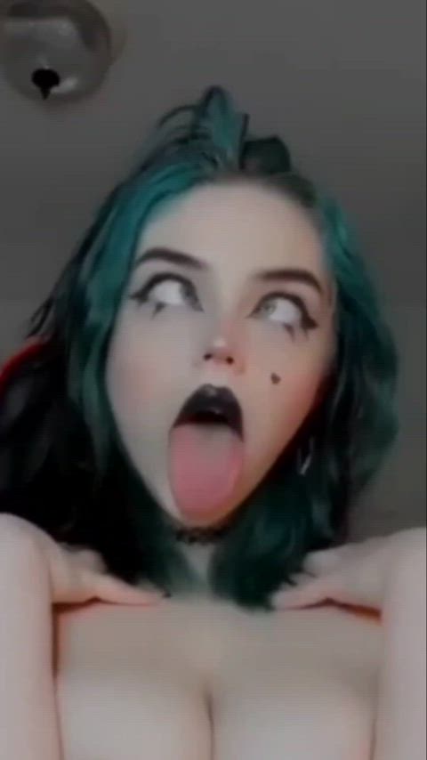 ahegao alt amateur babe cute facial expression goth homemade teen tongue fetish clip