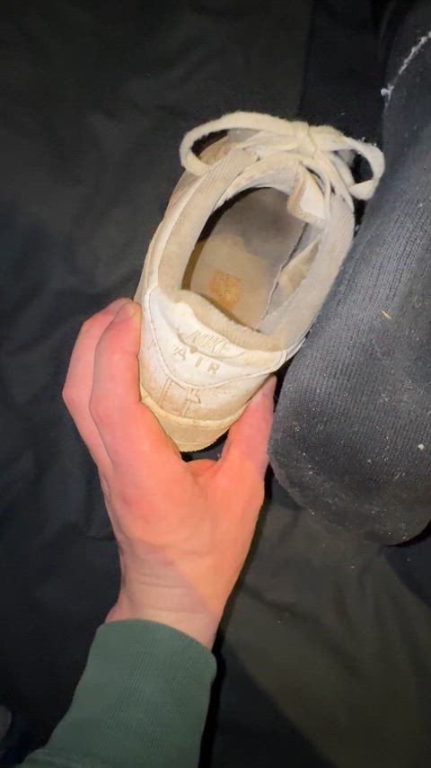 12 days worn socks.. inside 3 years old Nike airforce.. and a 17 hour hike 🤢 look