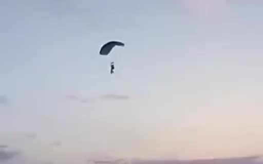 Mid-Air collision between two skydivers