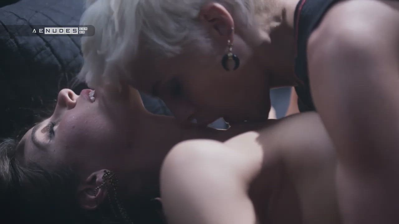 Kissing Lesbian Lesbians clip