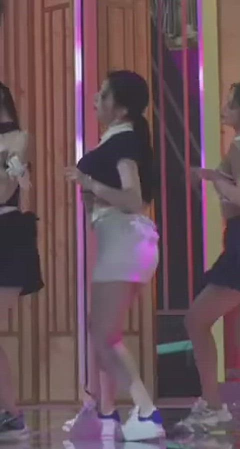 korean celebrity skirt clip