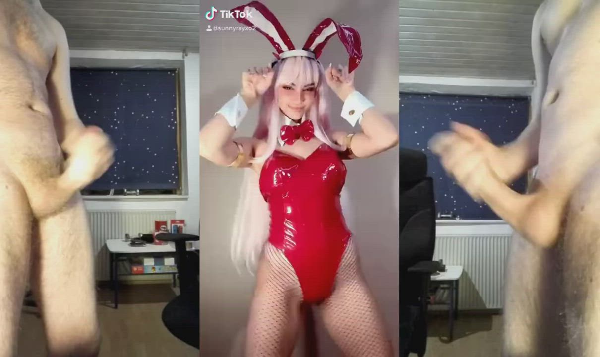 Sexy bunnygirl's got it going