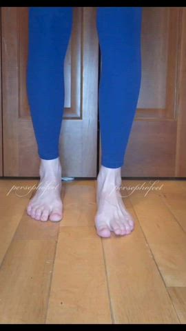 college feet feet fetish foot foot fetish leggings legs soles toes yoga pants clip