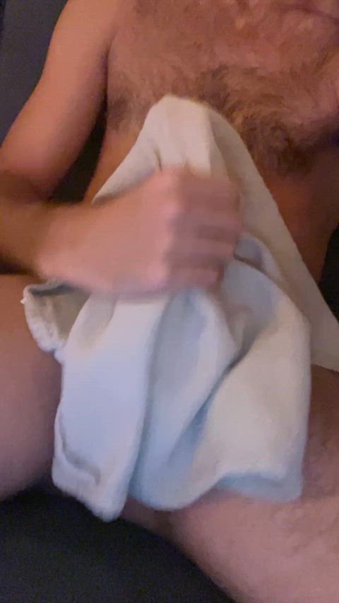 Want to see what‘s under that towel?