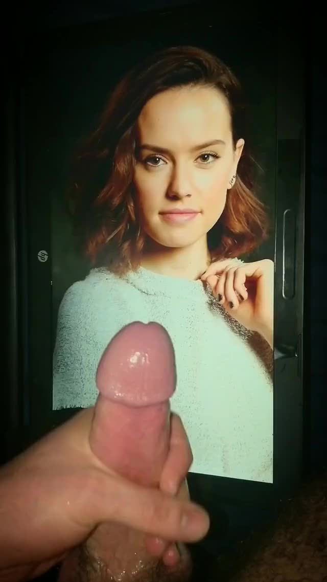 Hands free tribute for Daisy Ridley's pretty face