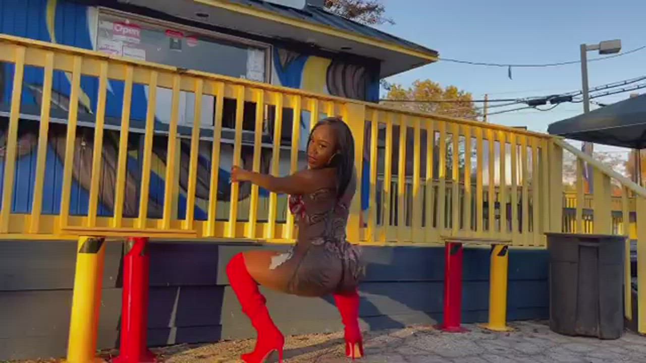 Bubble Butt Ebony Twerking clip