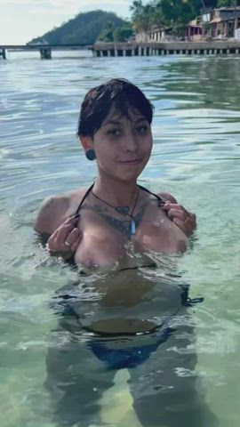 beach boobs brunette exhibitionist underwater clip