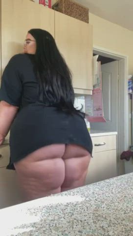 When your ass is so fat you can plop it on the kitchen counter