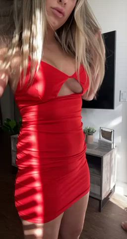Something about little red dresses ❤️