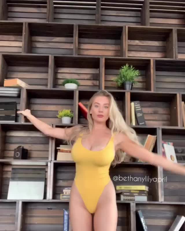 Hello Yellow ?? watch my story for more fun videos ???⭐️?✨⚡️??????????????????