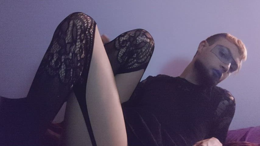 If only I had someone to wrap these legs around &lt;3