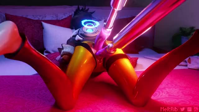 Tracer tortured by fuck machine