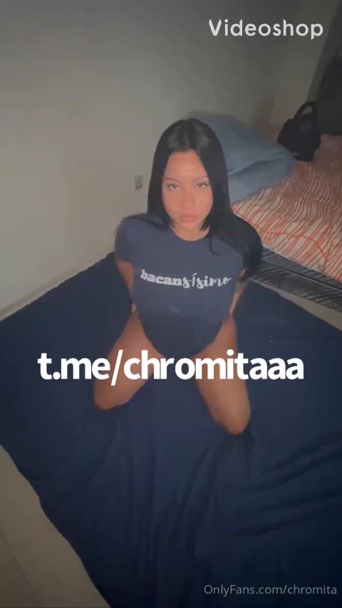 Chromita sexy ass stripping down and twerking on the bed