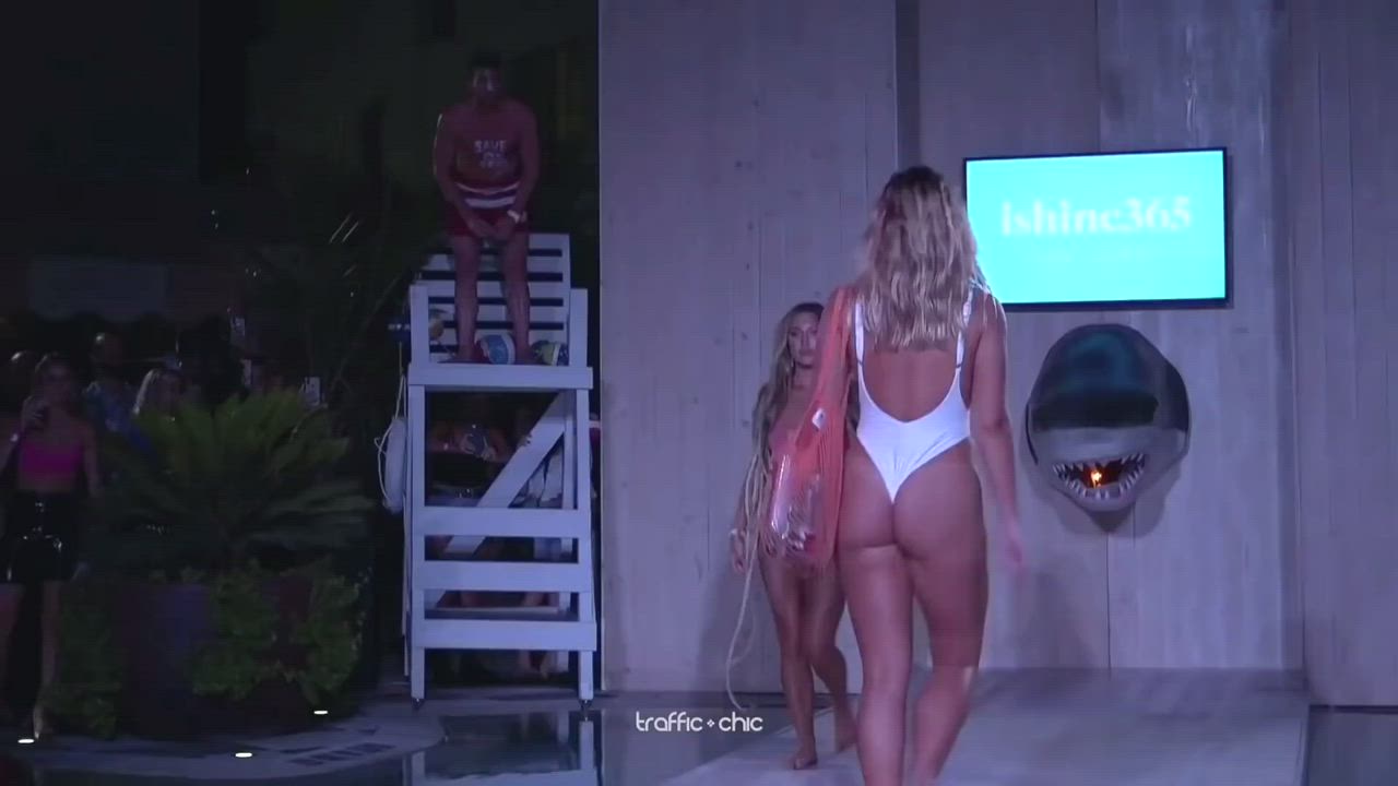 Bikini Boobs Booty Bouncing Tits Brunette Cleavage Fitness Model clip