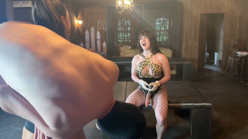 dominant domination dominatrix domme femdom lift and carry muscles muscular girl