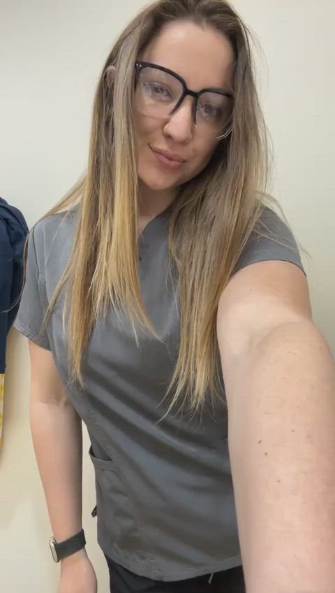 I just love dropping my nurse tits out at work 👩‍⚕️🥵