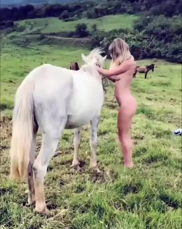 Sara Jean Underwood Naked With A Horse In Peru