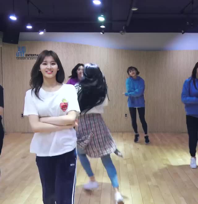 TWICE -What is Love-- Dance Video (for ONCE Ver.) - YouTube-3