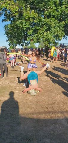 how you are supposed to dance at a festival 😉 imagine all the girls in the crowd