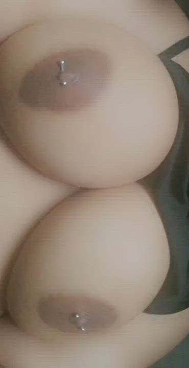 Look at my girls tits :)