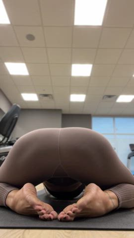 ass booty gilf milf mature milfs onlyfans yoga yoga pants clip