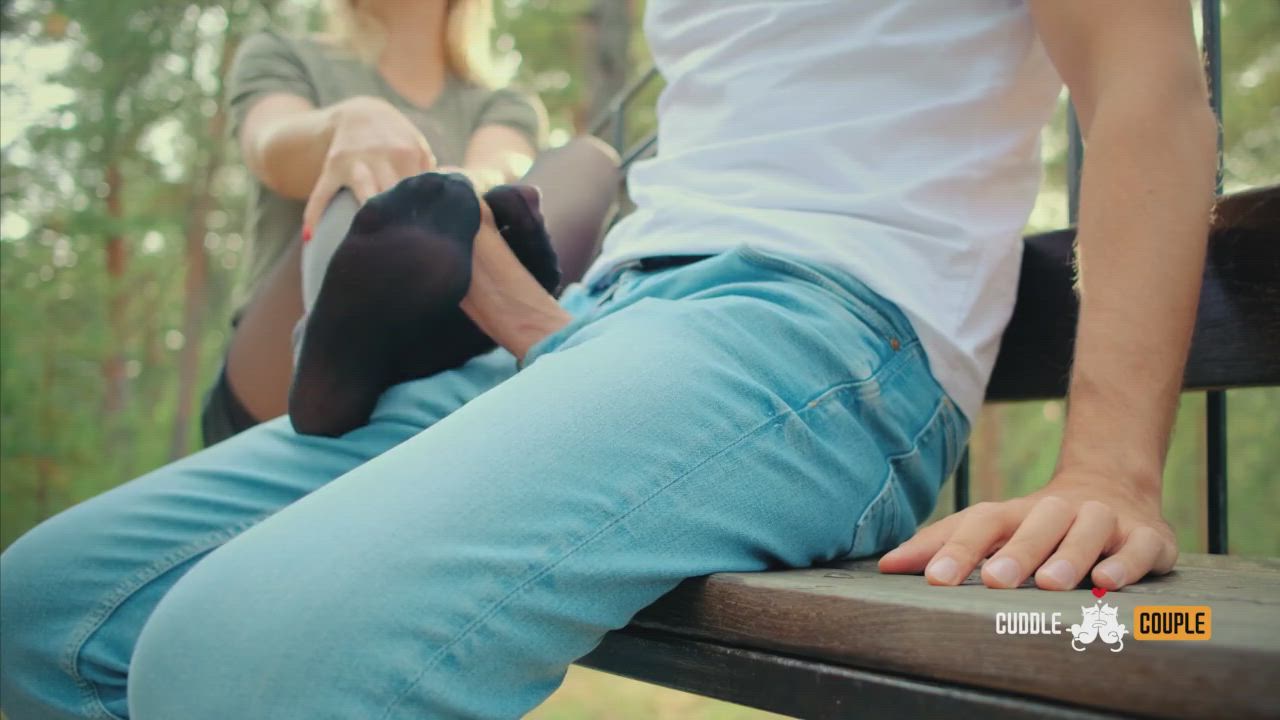 Pantyhose footjob in a public park - Cuddle Couple