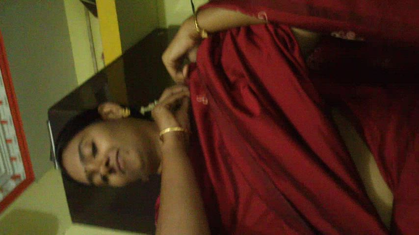 Tamil Hotwife in Saree