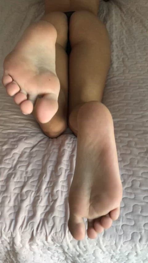 Feet small AND sexy oc