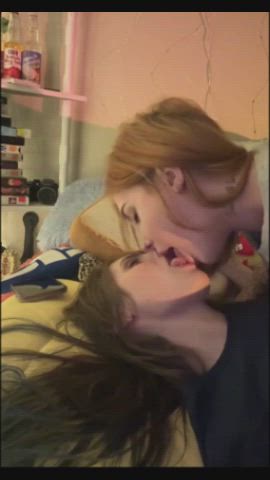 amateur french kissing kissing lesbian clip