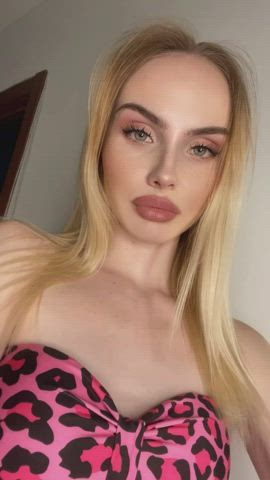 Blonde OnlyFans Petite clip