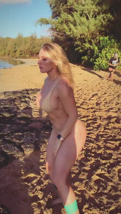 Beach Big Tits Bikini Blonde Busty Fitness Muscular Girl Workout clip