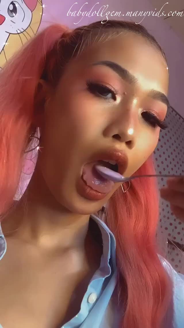 Watch me eat the rest on my Manyvids ;)