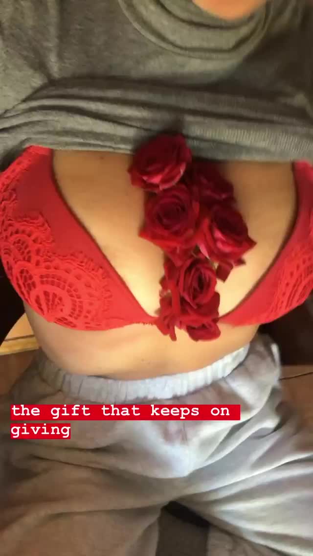 Kat Irlin - Roses and red bra