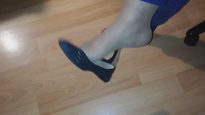 A little flats shoeplay for your viewing pleasure