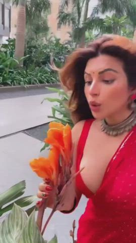 Shama Sikandar teasing us with her right boob 🥵 #2
