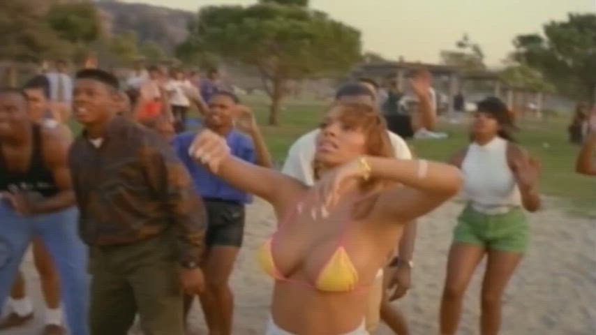 big tits boobs caught ebony exhibitionist exposed flashing huge tits public clip