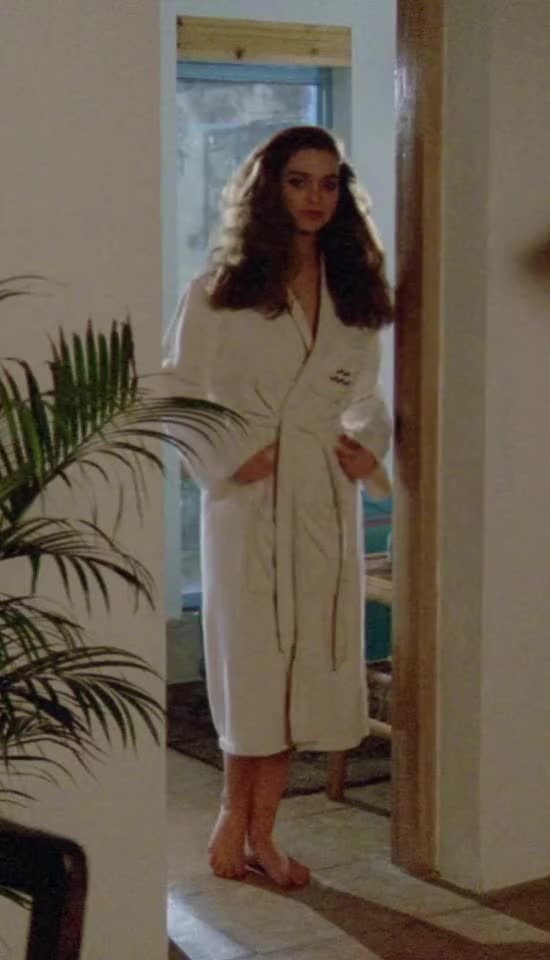 Lisa Allison in La ronde de l'amour AKA Love Circles (1985) - Cropped