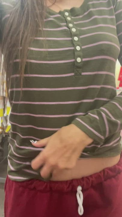 Flashing my mom bod at the store [GIF]
