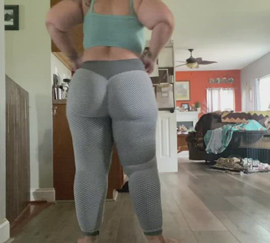 Squats for days for this mom of 3
