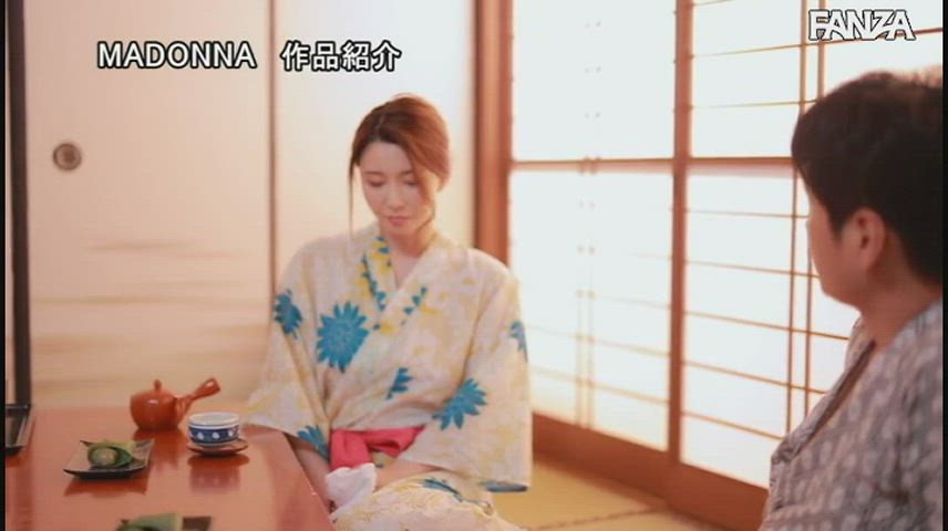 Ryo Ayumi's Husband Fell Asleep Leaving Her Alone in the Hot Springs Resort With