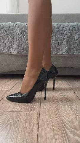 fansly foot fetish heels high heels legs milf nylon nylons pantyhose stockings clip
