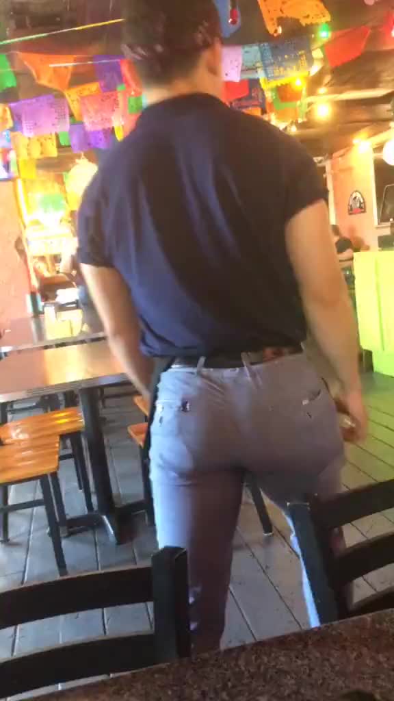 allaboutthecakes - My server had a big fat booty. Guys who got cakes need to wear