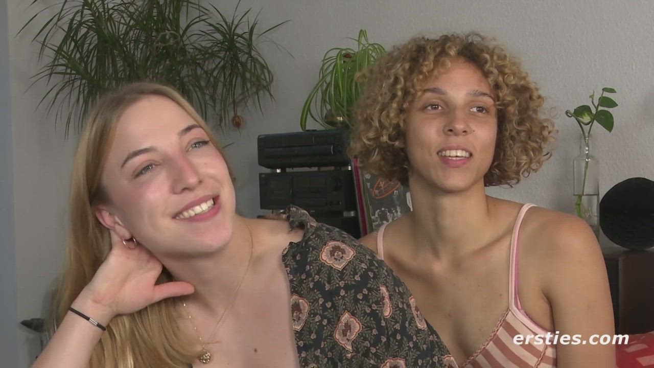 Double Dildo German Lesbians clip